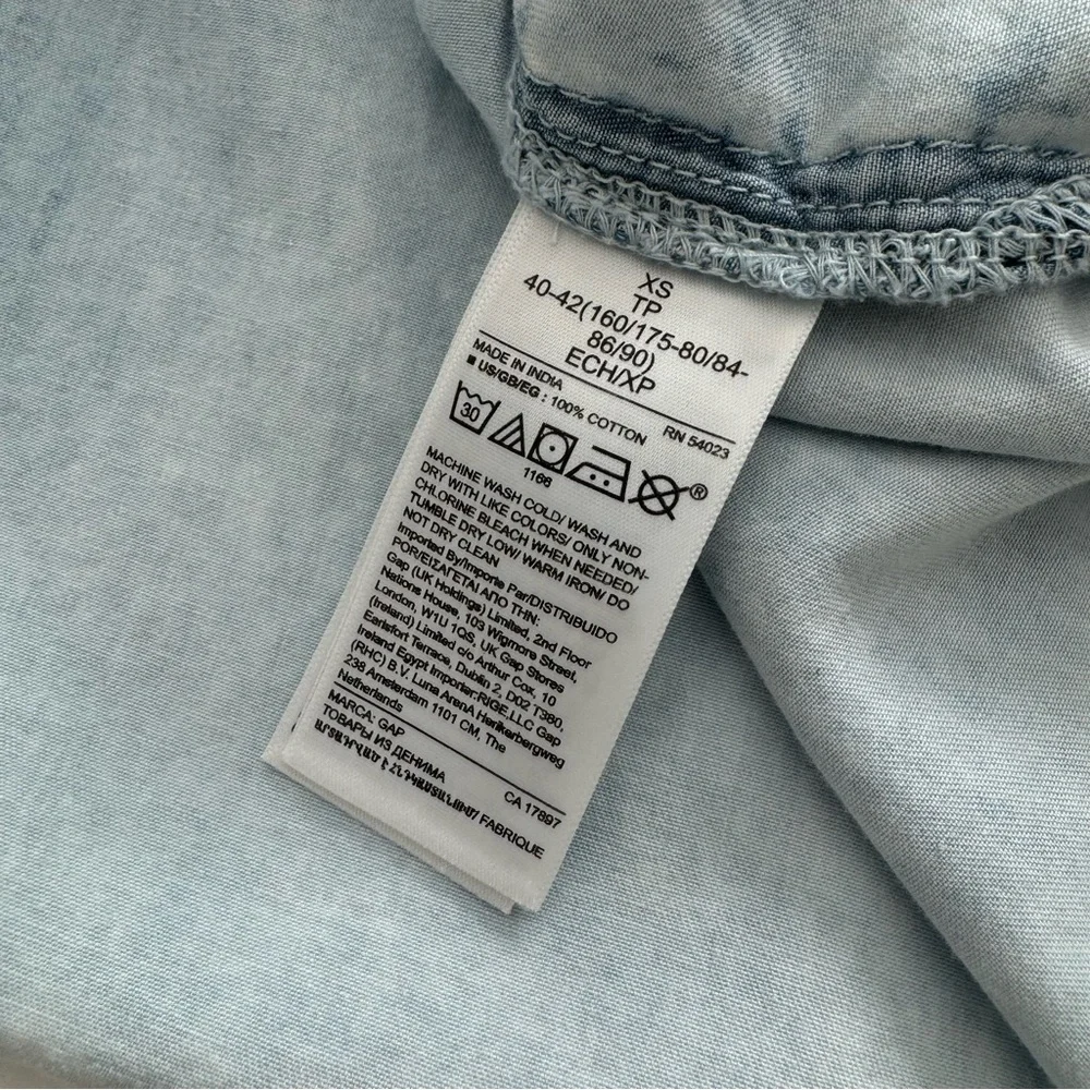 Gap Ruffle Button Front Top - Picture 5 of 6